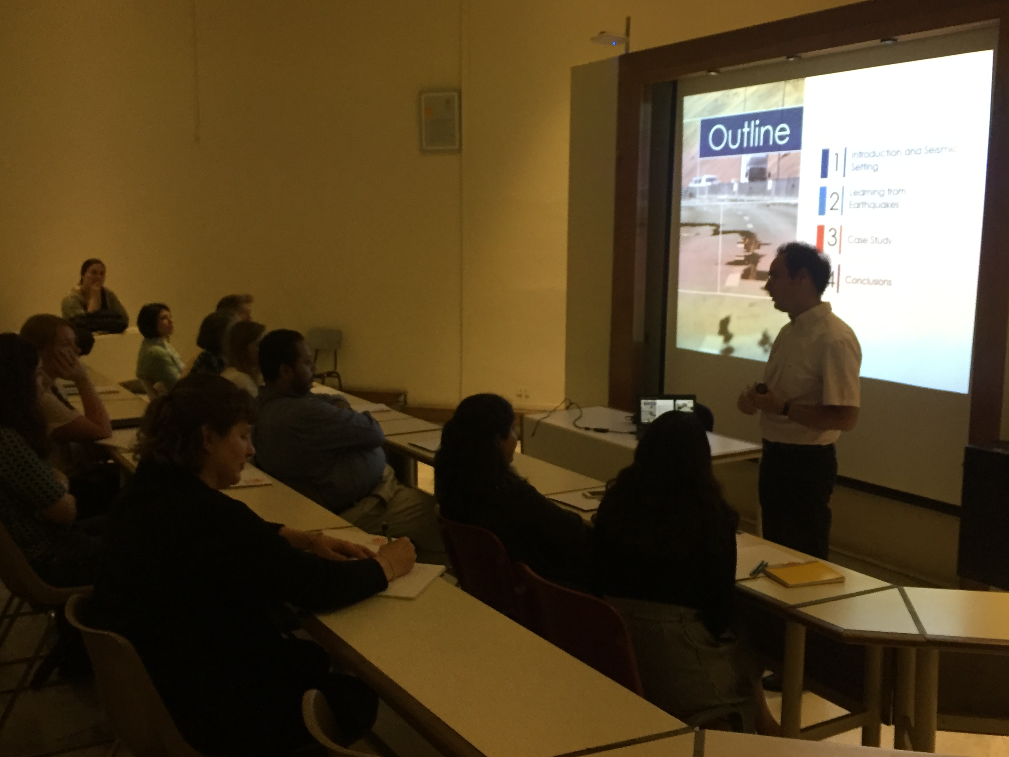 Ingeniería UC y CIGIDEN dictan curso sobre terremotos a estudiantes internacionales