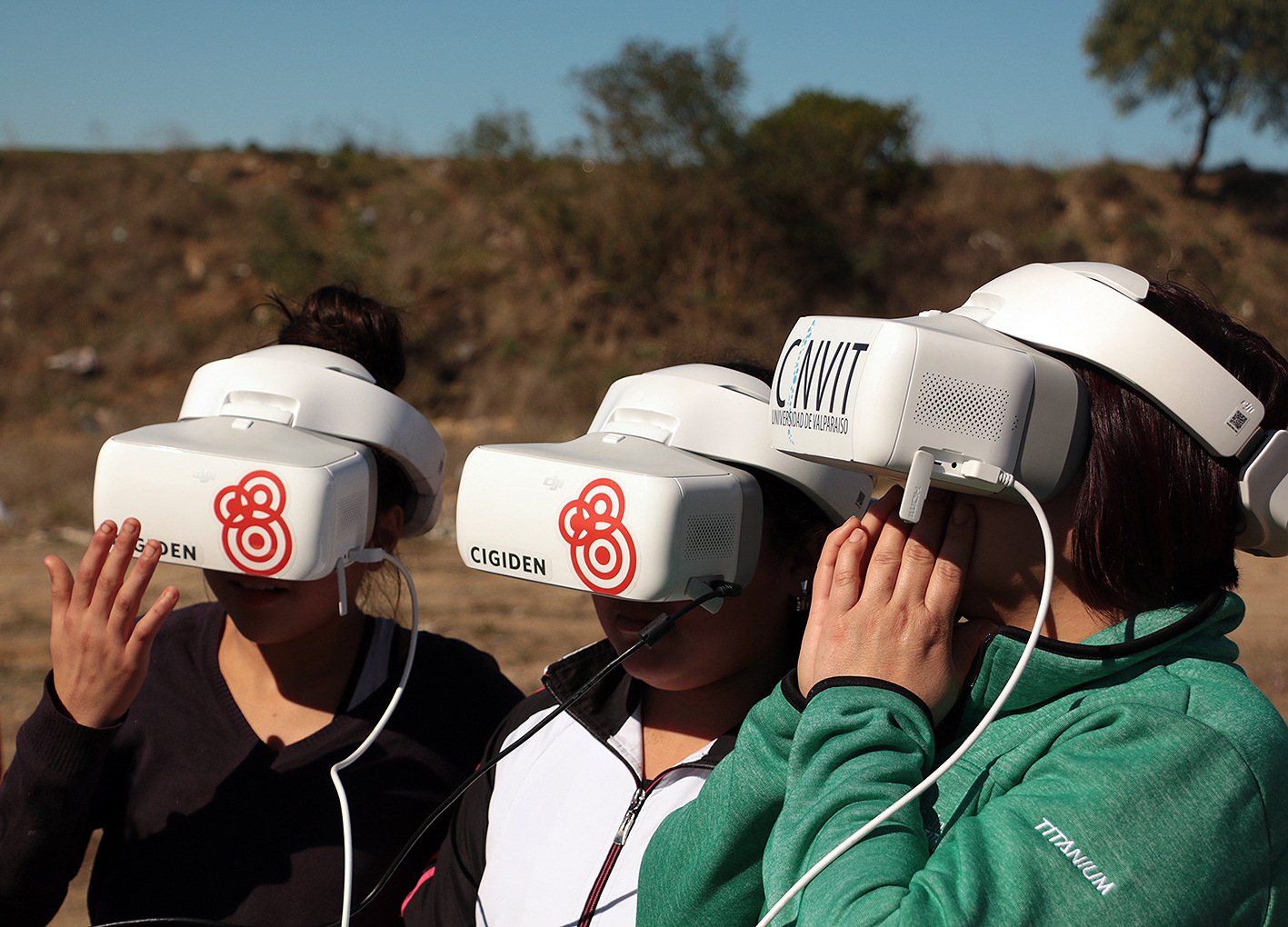 Con drones y lentes 3D vecinos de Valparaíso conocieron las amenazas naturales de su territorio