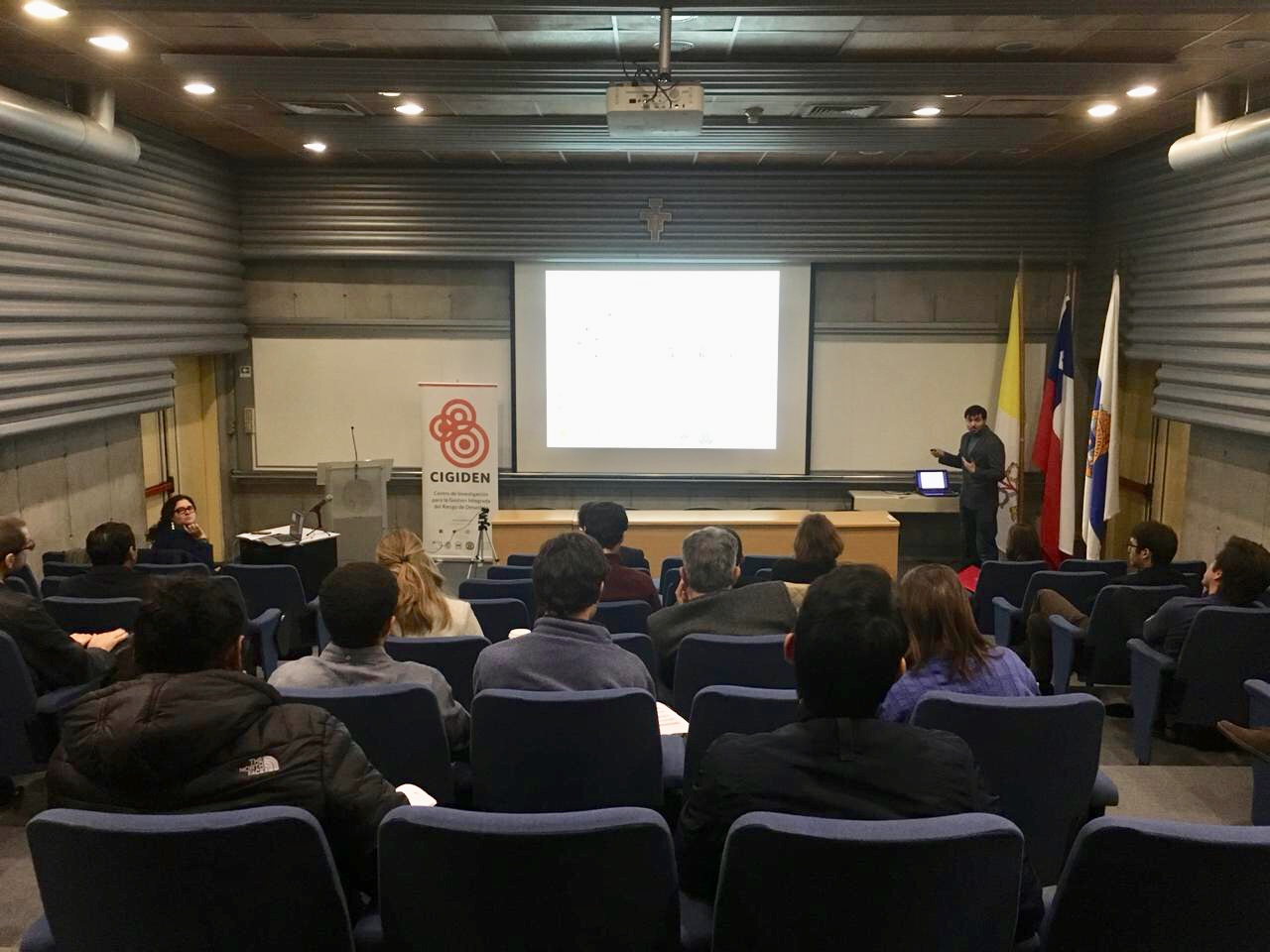 Seminario abordó la relación entre riesgo sísmico y el impacto en sistemas interdependientes en ciudades