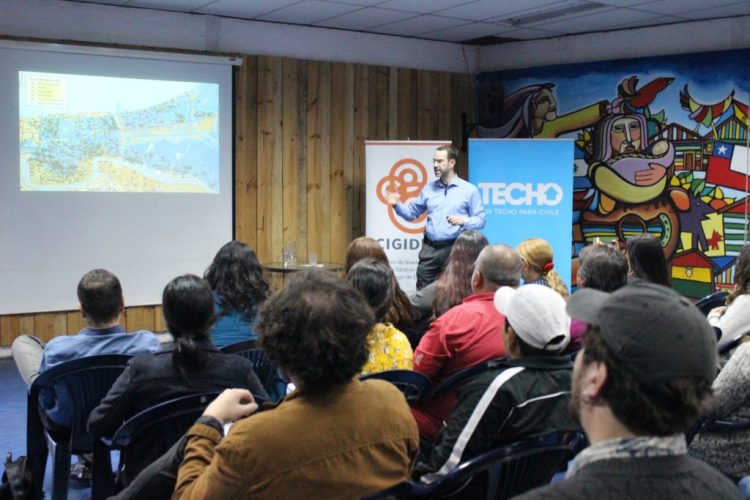 CIGIDEN participa en capacitación de Techo-Chile a líderes sociales en gestión de riesgo de desastres