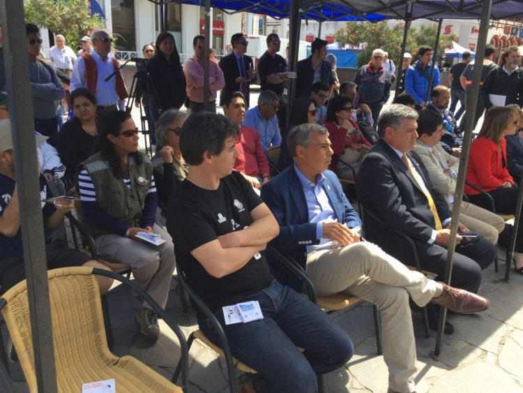 Científicos dialogan con la comunidad de Iquique sobre terremotos y tsunamis