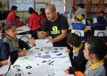 Estudiantes de Talcahuano se familiarizaron con íconos de emergencia y situaciones de riesgo de desastres