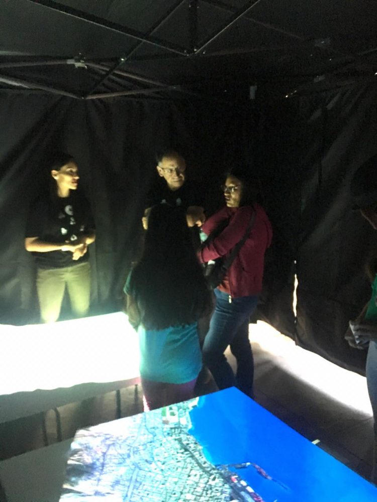 CIGIDEN participa en festival de la ciencia en Antofagasta con simuladores de aluviones, tsunamis y volcanes