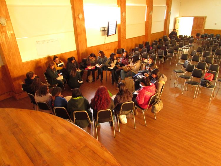 CIGIDEN realiza taller consultivo sobre riesgos y desastres con más de 200 educadores de Cartagena