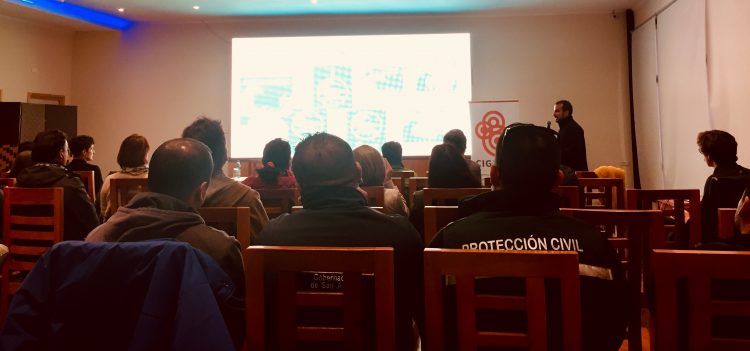 Expertos internacionales en tsunamis visitan Chile y se reúnen con investigadores de CIGIDEN, SHOA, ONEMI y estudiantes