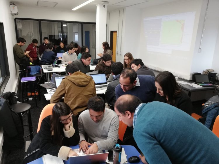 Expertos internacionales en tsunamis visitan Chile y se reúnen con investigadores de CIGIDEN, SHOA, ONEMI y estudiantes