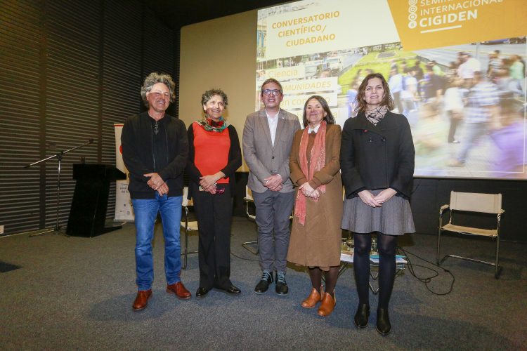 Arte, ciencia, biodiversidad, urbanismo y política pública fueron los ejes del conversatorio CIGIDEN en Centro Cutural La Moneda