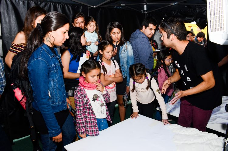 Fiesta de divulgación científica acoge a más de 14 mil visitantes de la Región Metropolitana