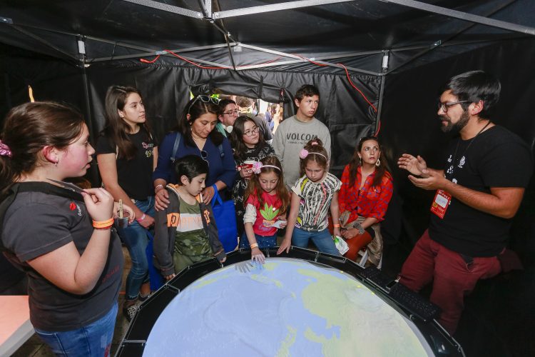 CIGIDEN fue parte del “Viaje a través de la ciencia” en Festival Eureka de Explora Conicyt