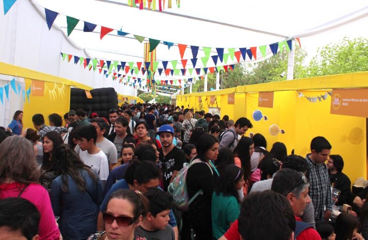 Fiesta de divulgación científica acoge a más de 14 mil visitantes de la Región Metropolitana