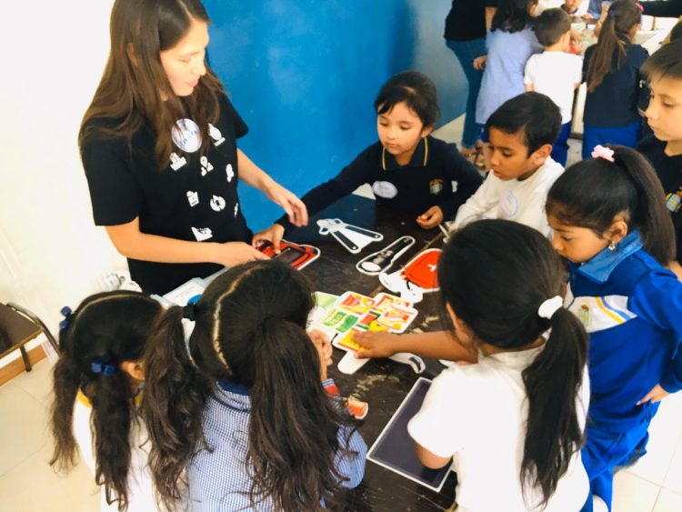 Proyecto de divulgación CIGIDEN invita a niñas y niños a jugar y conocer sobre tsunamis