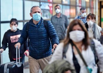 Expertos proponen crear un sistema de asistencia emocional para trabajadores de la salud por Covid-19