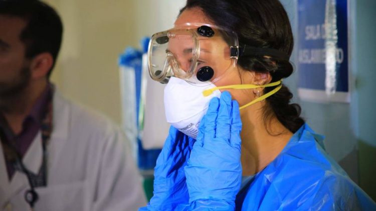 Expertos proponen crear un sistema de asistencia emocional para trabajadores de la salud por Covid-19