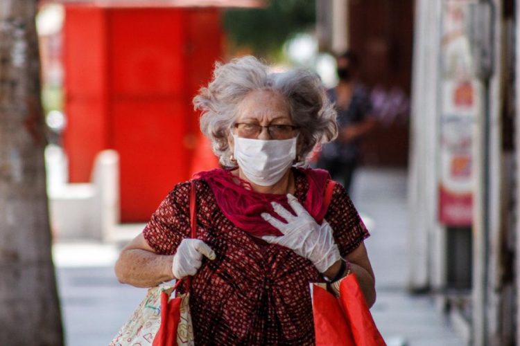 Ternura, recuerdos, consejos y compañía: cuatro poderosas virtudes de los adultos mayores