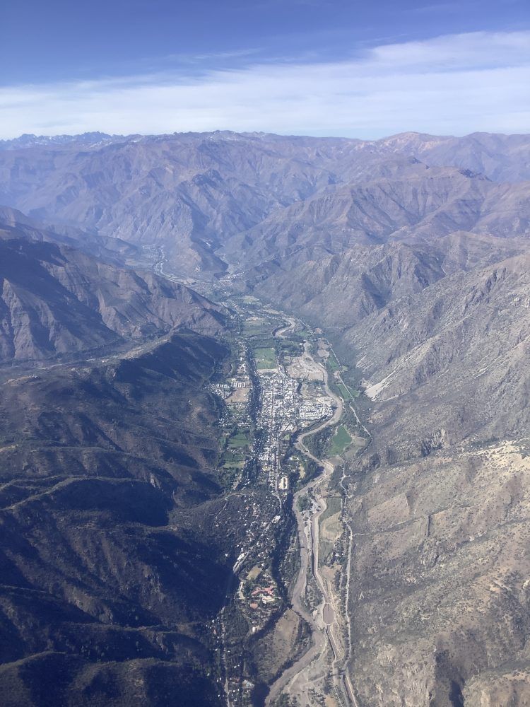 Científicos realizan sobrevuelo para estudiar las multiamenazas en la cuenca del Río Maipo