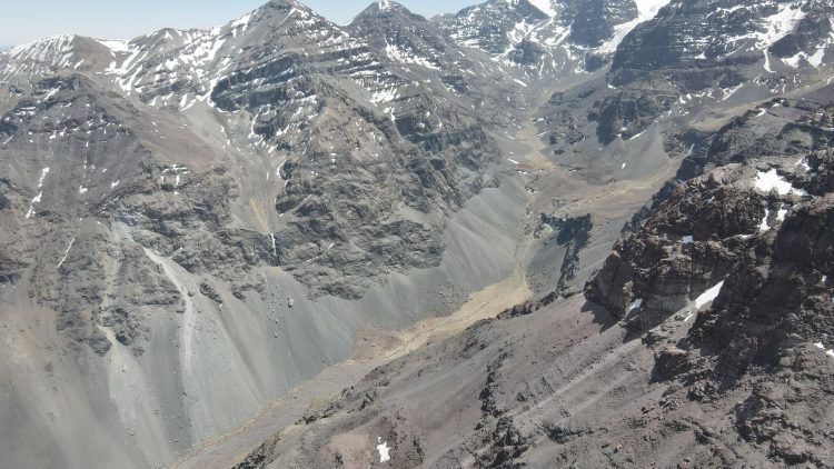 Científicos realizan sobrevuelo para estudiar las multiamenazas en la cuenca del Río Maipo