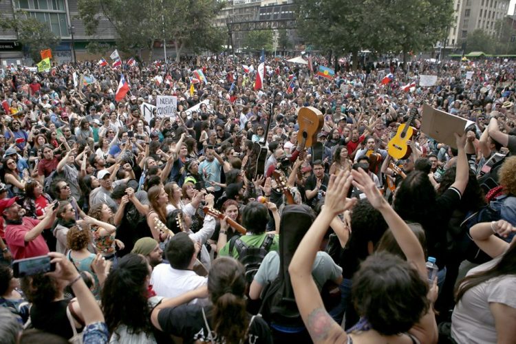 Libro colectivo aborda las nuevas experiencias de participación en Chile post estallido social