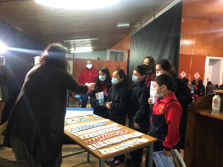 Feria sobre riesgos y ecosistemas costeros en Constitución reúne a más de 200 estudiantes