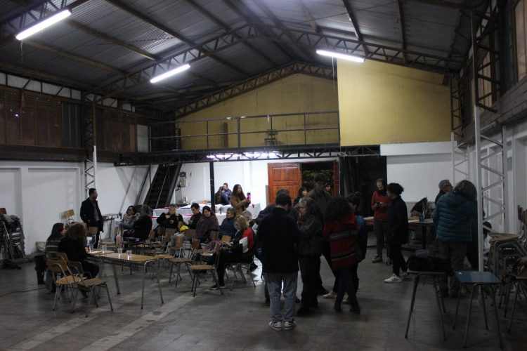CIGIDEN entrega lienzo conmemorativo a 30 años del aluvión de 1993 en la Quebrada de Macul