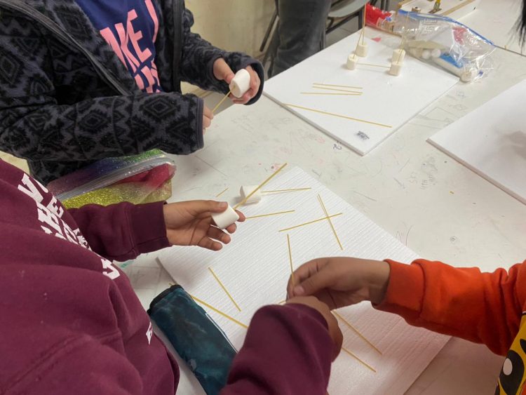 Estudiantes de enseñanza básica aprenden sobre Gestión del Riesgo de Desastres 