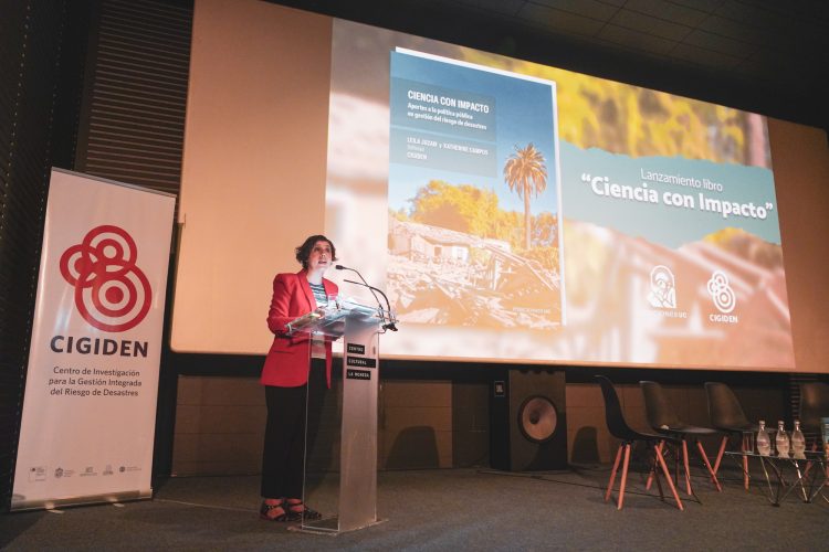 Lanzan libro que conecta a la ciencia con los tomadores de decisión en el ámbito del riesgo de desastres