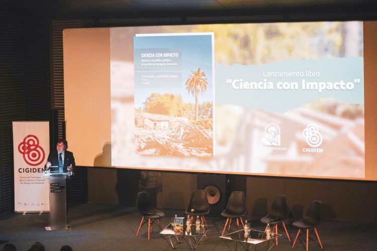 Lanzan libro que conecta a la ciencia con los tomadores de decisión en el ámbito del riesgo de desastres
