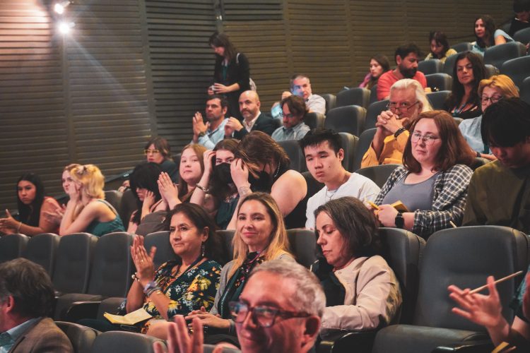 Lanzan libro que conecta a la ciencia con los tomadores de decisión en el ámbito del riesgo de desastres