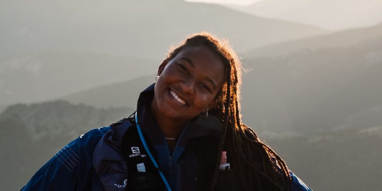 Ingeniera viajó desde Suiza a Chile para estudiar el efecto de los terremotos en los hospitales