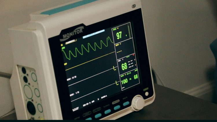 Ingeniera viajó desde Suiza a Chile para estudiar el efecto de los terremotos en los hospitales