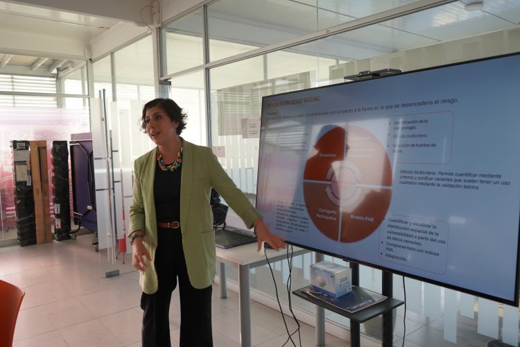 Presentan resultados en torno al riesgo de aluvión ante autoridades y la comunidad en Antofagasta