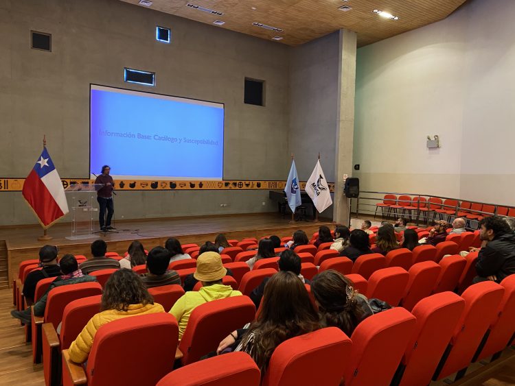 Presentan el primer mapa multiamenazas para la Cuenca del Río Maipo durante encuentro científico