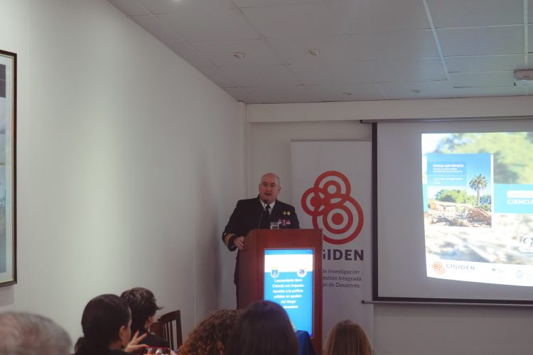 Presentan en el SHOA libro con propuestas para la política pública en materia de desastres