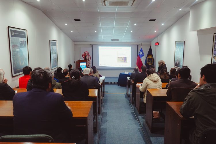 Presentan en el SHOA libro con propuestas para la política pública en materia de desastres