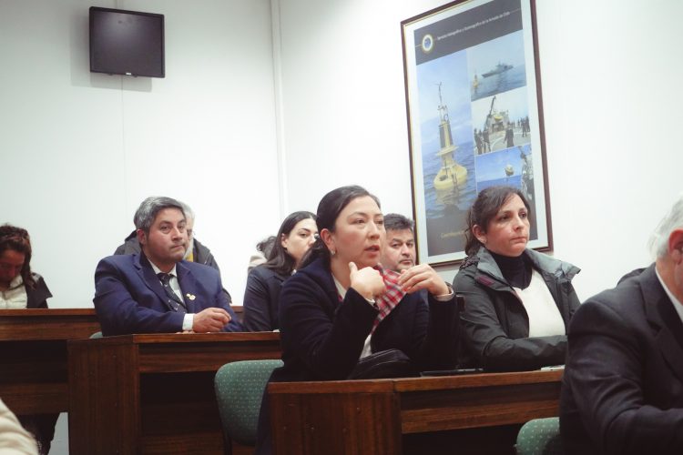 Presentan en el SHOA libro con propuestas para la política pública en materia de desastres